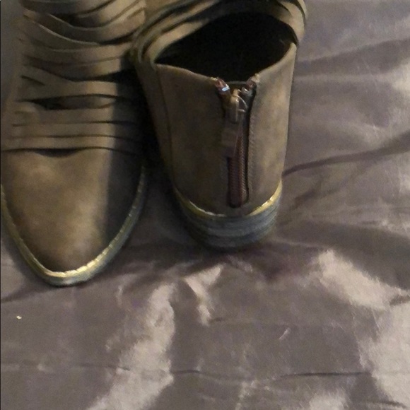 Women’s Ankle Boots . These shoes were barely worn - Picture 2 of 4